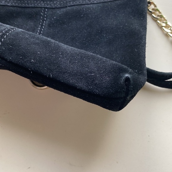 ASOS Suede Crossbody bag with gold chain, black, One Size - Picture 6 of 10